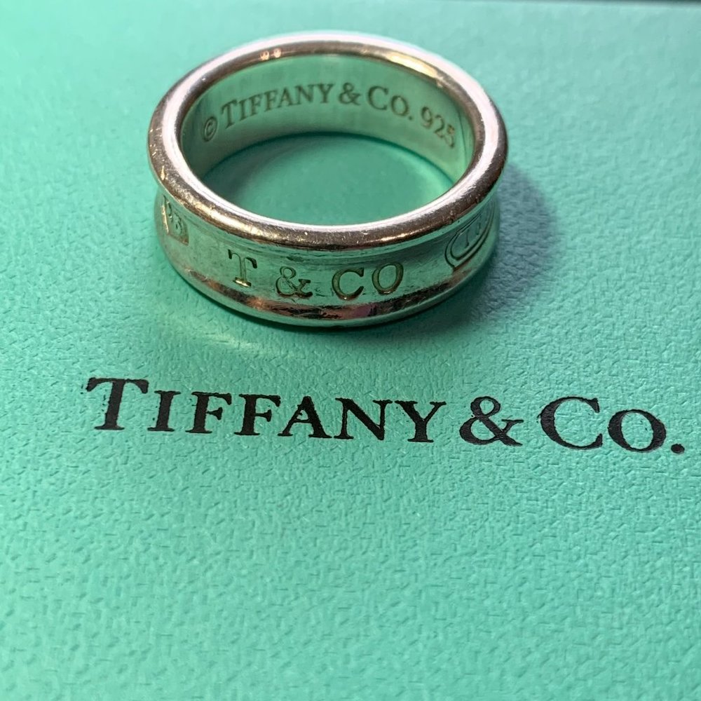 Tiffany and Co 1837 Medium Band Ring in Si…
